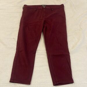 Burgundy Abercrombie ankle jeggings. Good condition! Size 32/14S